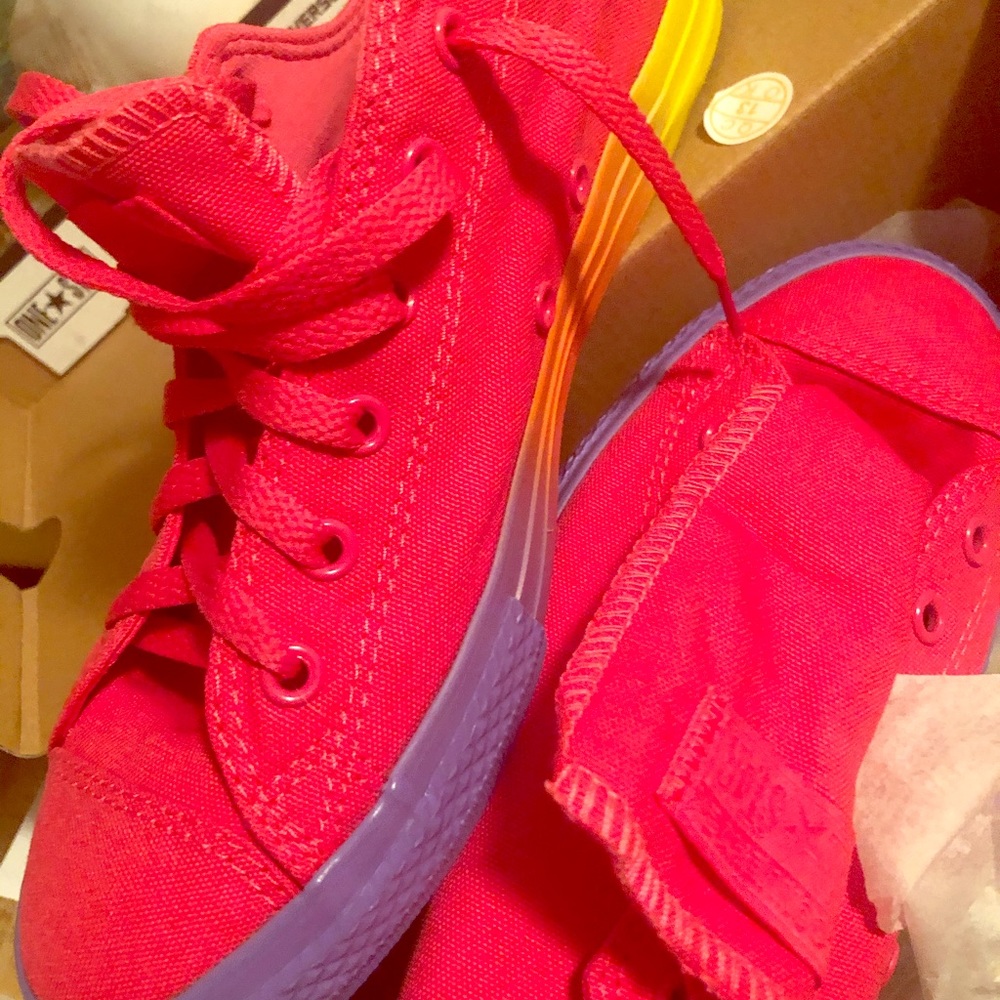 New . RARE Converse Chuck ALL STARS  . SNEAKER